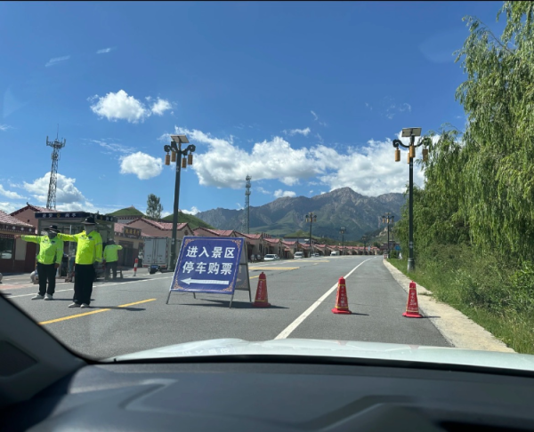 牛宝宝 甘肃马蹄寺景区被曝收300元/人“天价过路费”，当地文旅部门：属实，已下发整改函